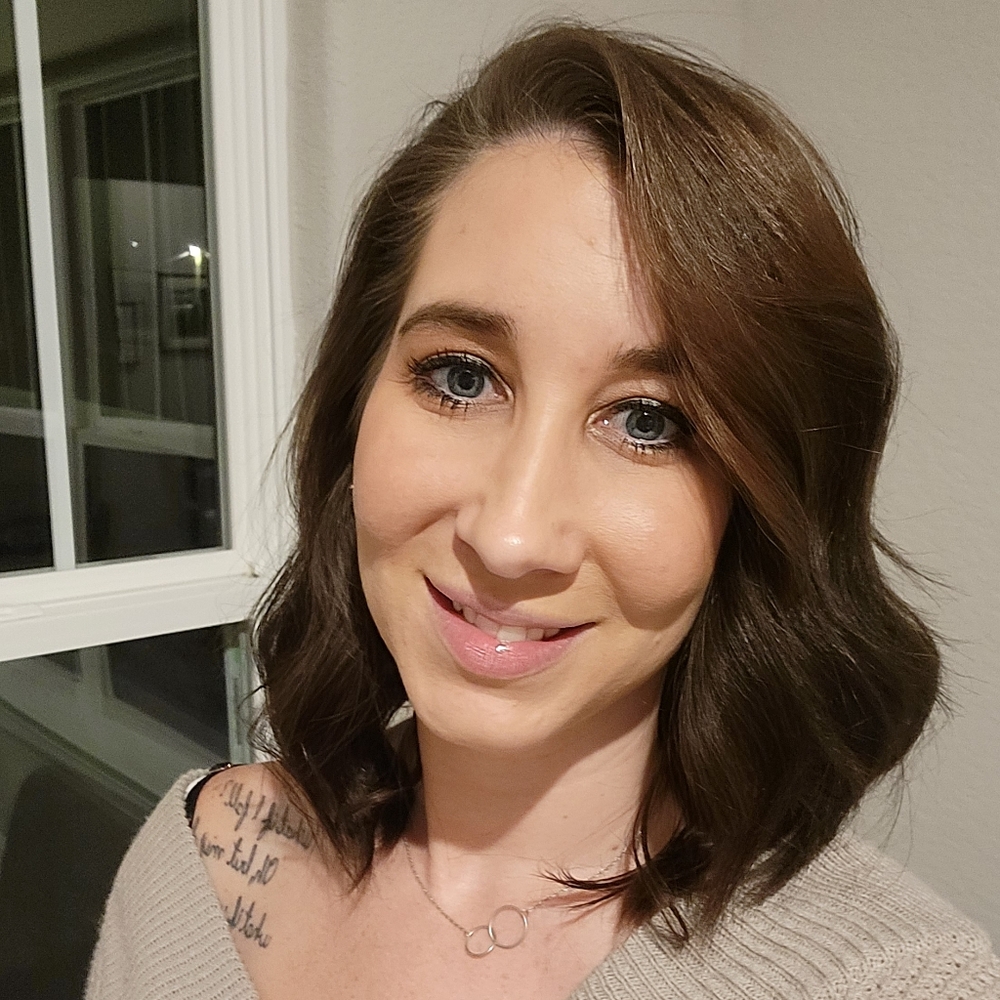 Meet your Posher, Caitlyn
